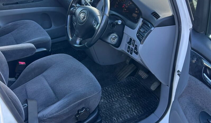 
								Toyota Ipsum 2001 Self Contained Campervan full									