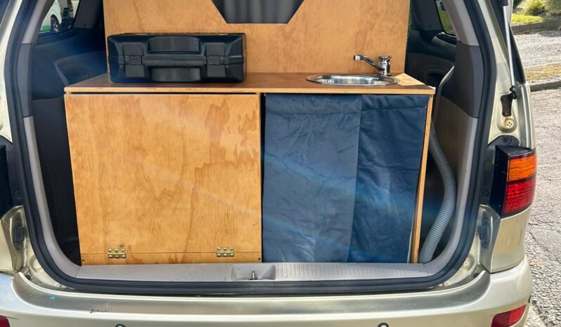 
								Toyota Estima 2000 Self Contained Campervan full									