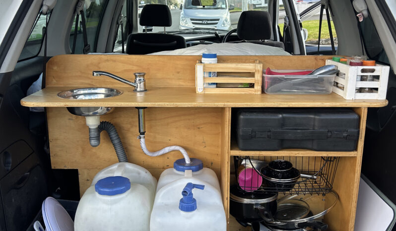 
								Mazda MPV 2005 Self Contained Campervan full									