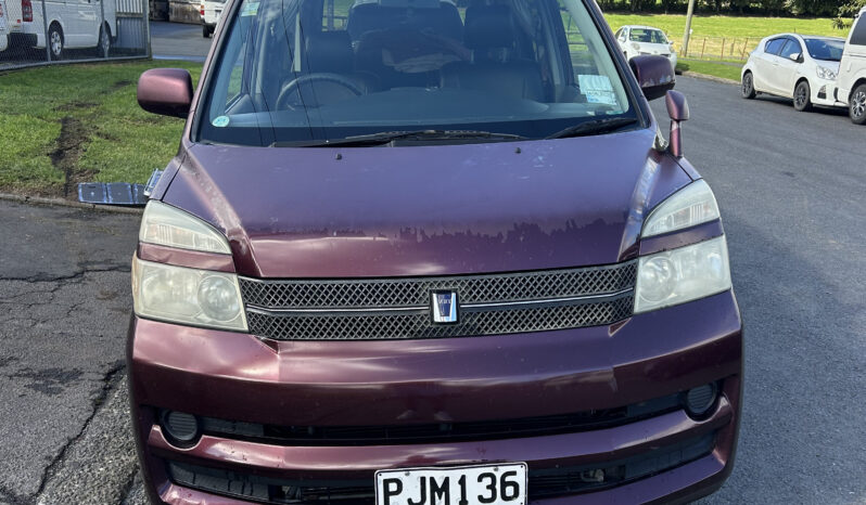 
								Toyota Voxy 2007 Self Contained Campervan full									