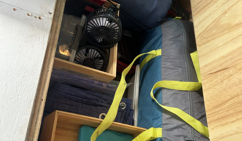 
								Mazda MPV 2003 Self Contained Campervan full									