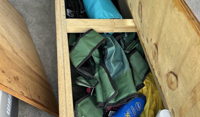 
								Toyota Estima 2002 Self Contained Campervan full									