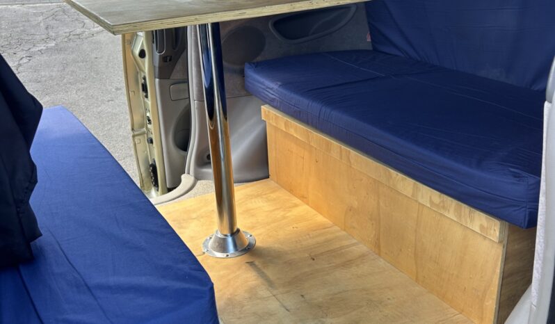 
								Toyota Estima 2000 Self Contained Campervan full									