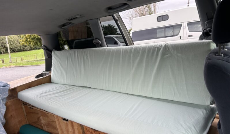 
								Toyota Estima 2000 Self Contained Campervan full									