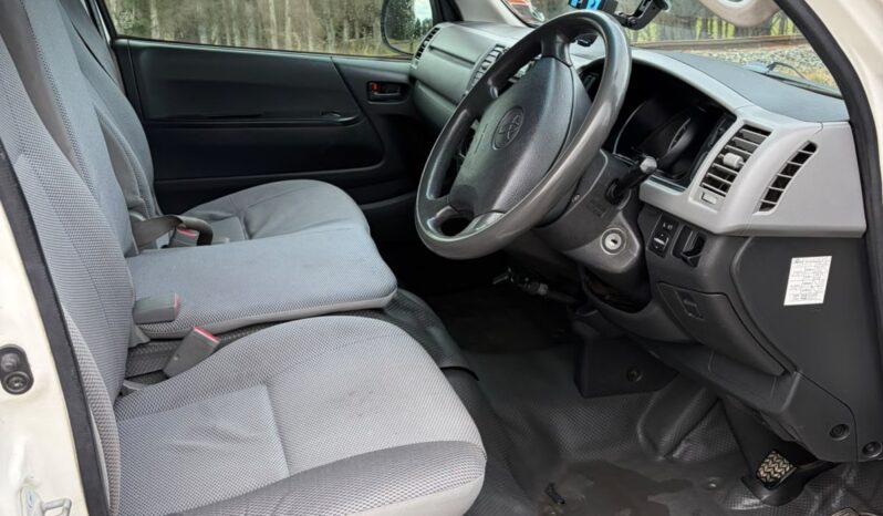 
								Toyota Hiace 2004 Self Contained Campervan full									